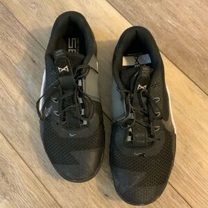 Nike Metcon Seven Athletic Shoes. Size 8.